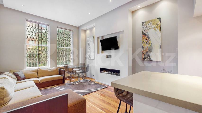 Modern Garden Flat Compayne Gardens, South Hampstead